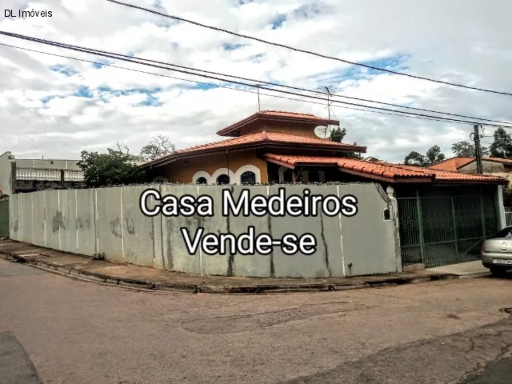 Casa à venda com 3 quartos, 240m² - Foto 1