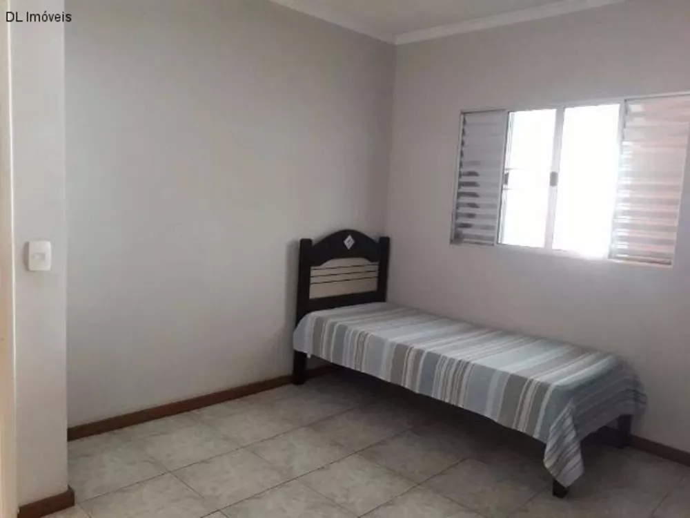 Casa à venda com 4 quartos, 250m² - Foto 2