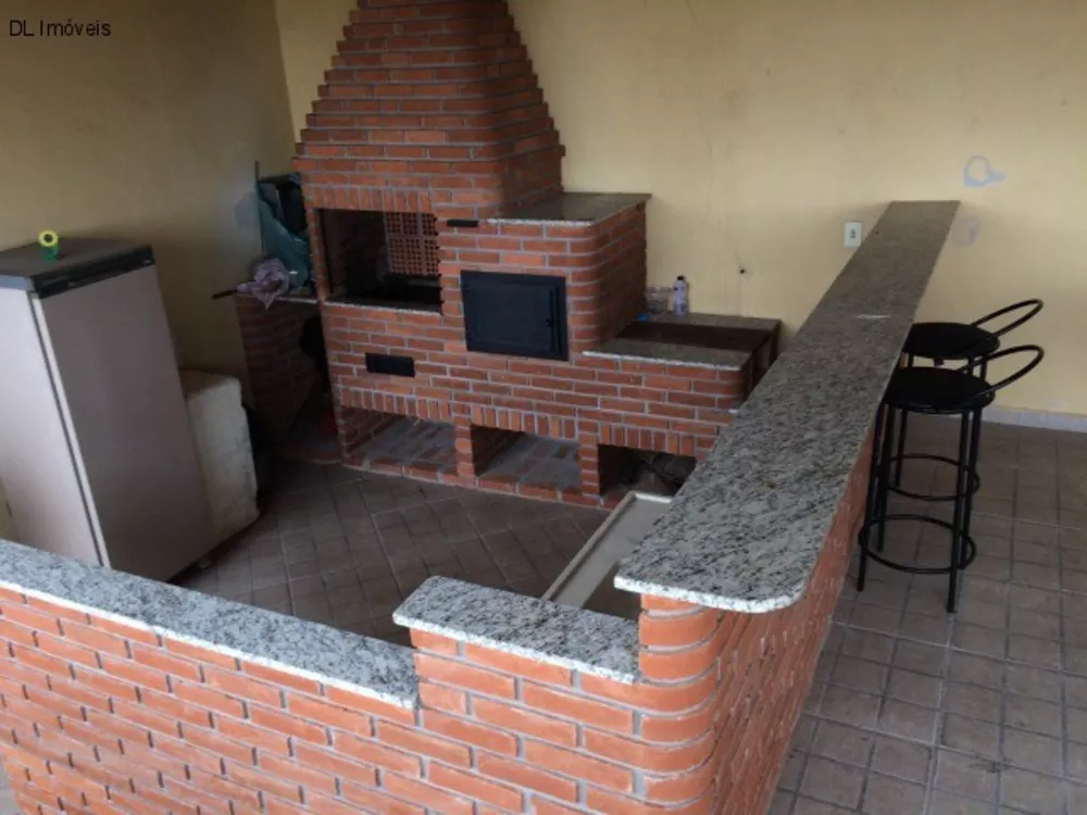 Sobrado à venda com 4 quartos, 180m² - Foto 1