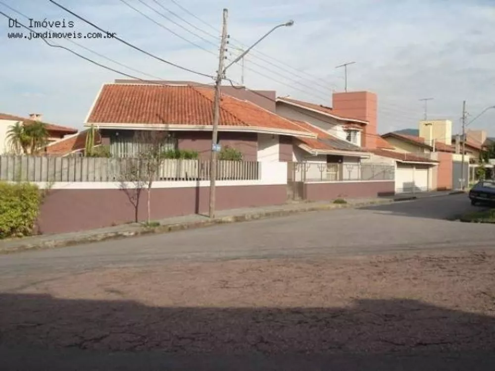 Sobrado à venda com 3 quartos, 389m² - Foto 1