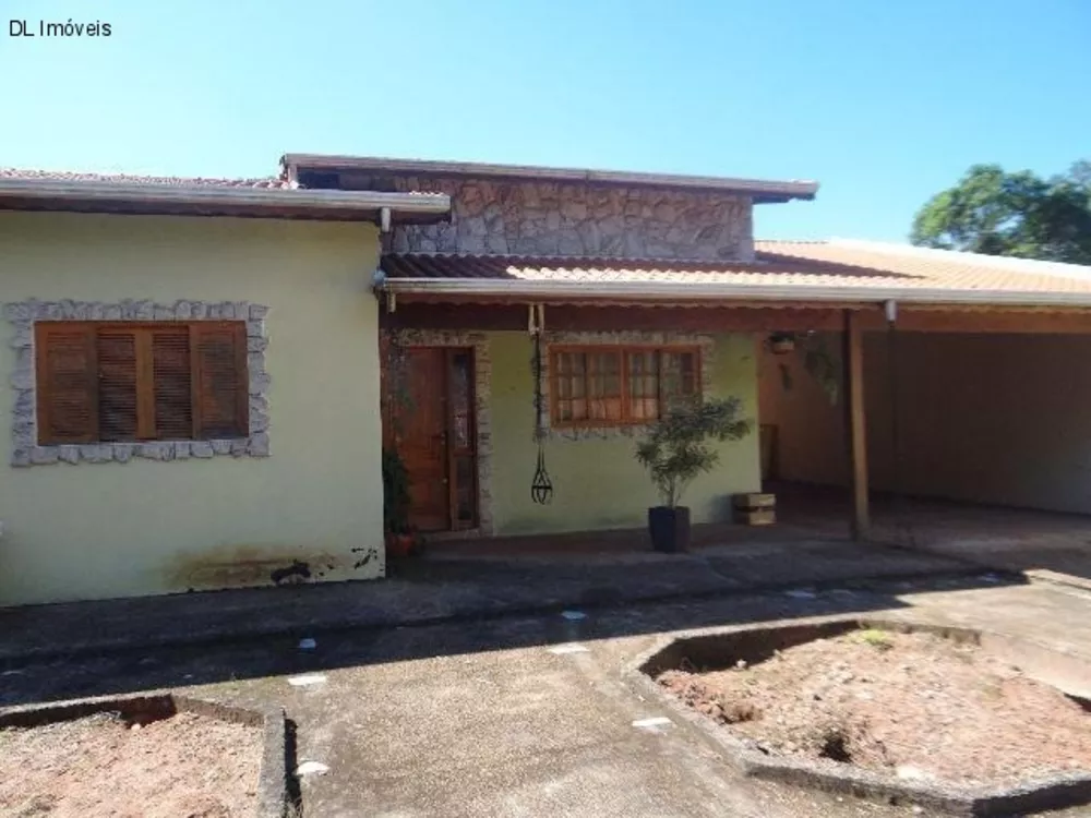 Casa à venda com 3 quartos, 1000m² - Foto 1