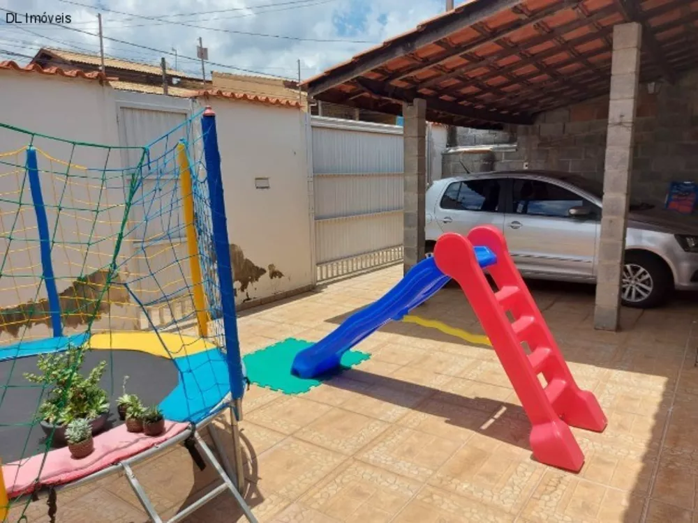 Casa à venda com 3 quartos, 133m² - Foto 1