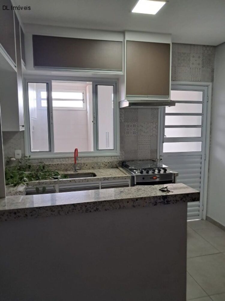 Casa à venda com 2 quartos, 227m² - Foto 1