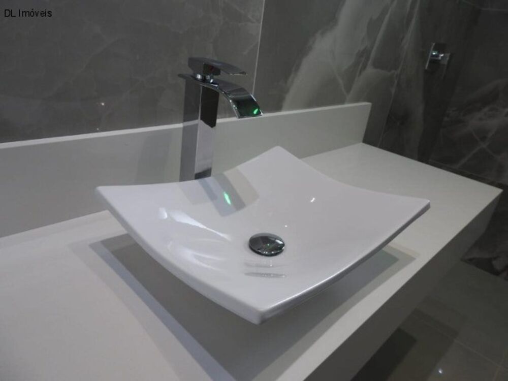 Casa à venda com 3 quartos, 181m² - Foto 7