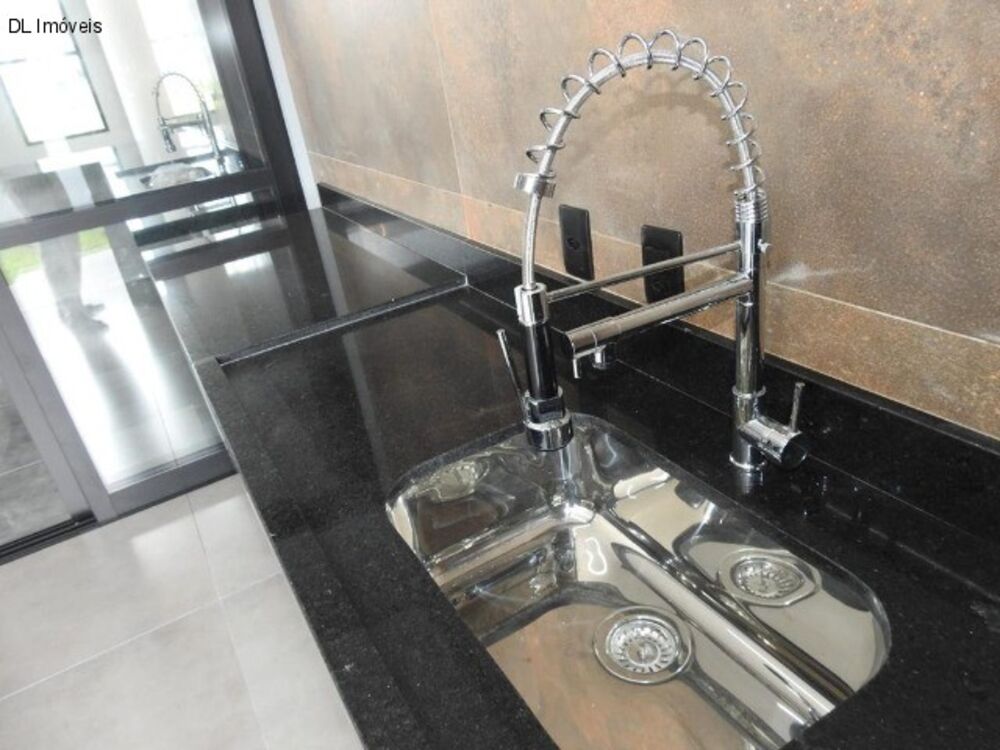 Casa à venda com 3 quartos, 181m² - Foto 4