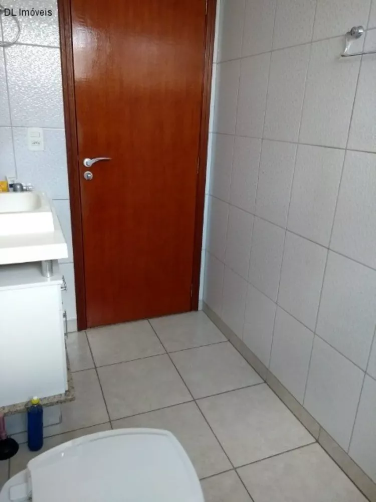 Casa à venda com 3 quartos, 162m² - Foto 2