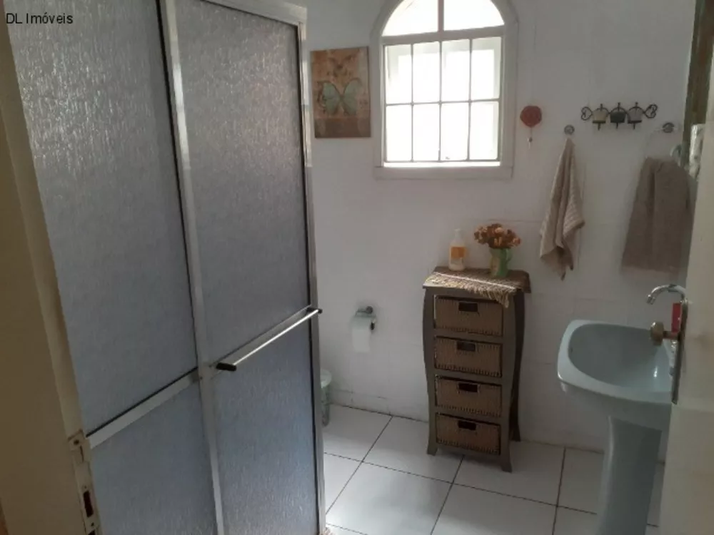 Casa à venda com 2 quartos, 170m² - Foto 1