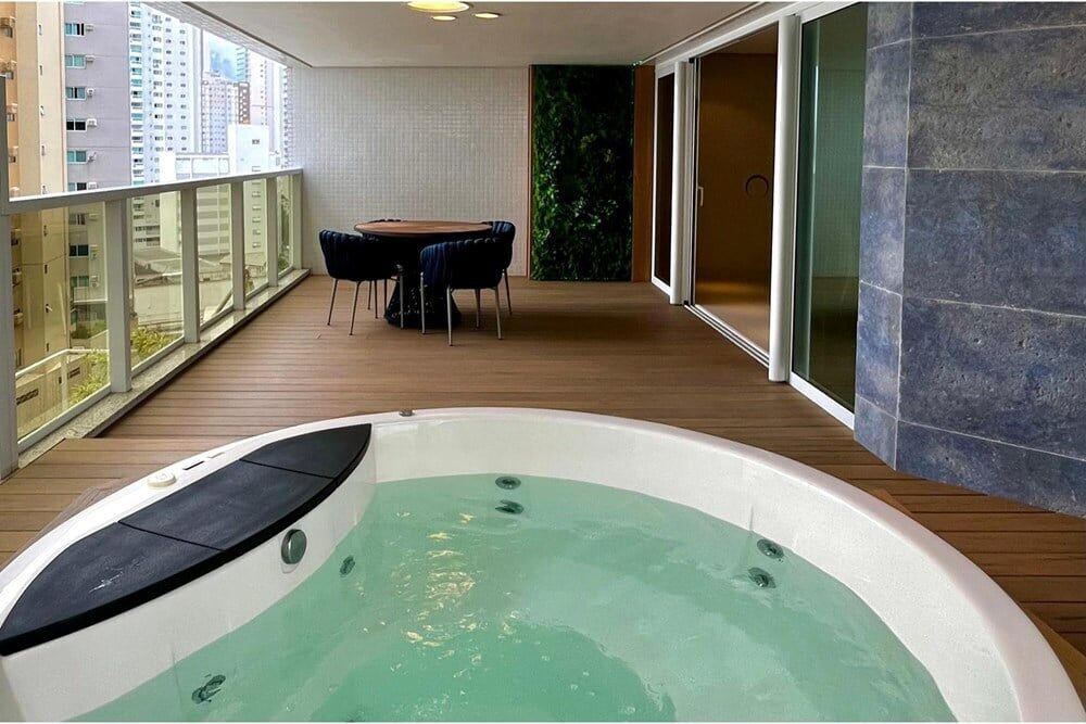Apartamento à venda com 5 quartos, 240m² - Foto 1