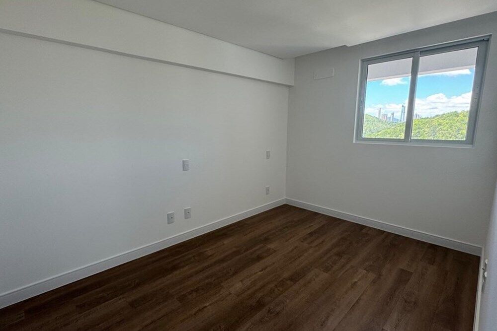 Apartamento à venda com 2 quartos, 70m² - Foto 2