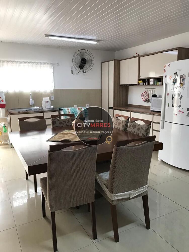 Casa à venda com 3 quartos, 240m² - Foto 2