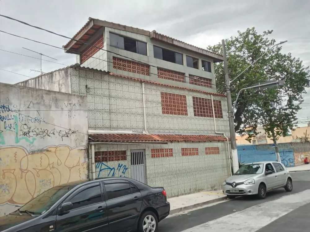 Sobrado à venda com 4 quartos, 250m² - Foto 1