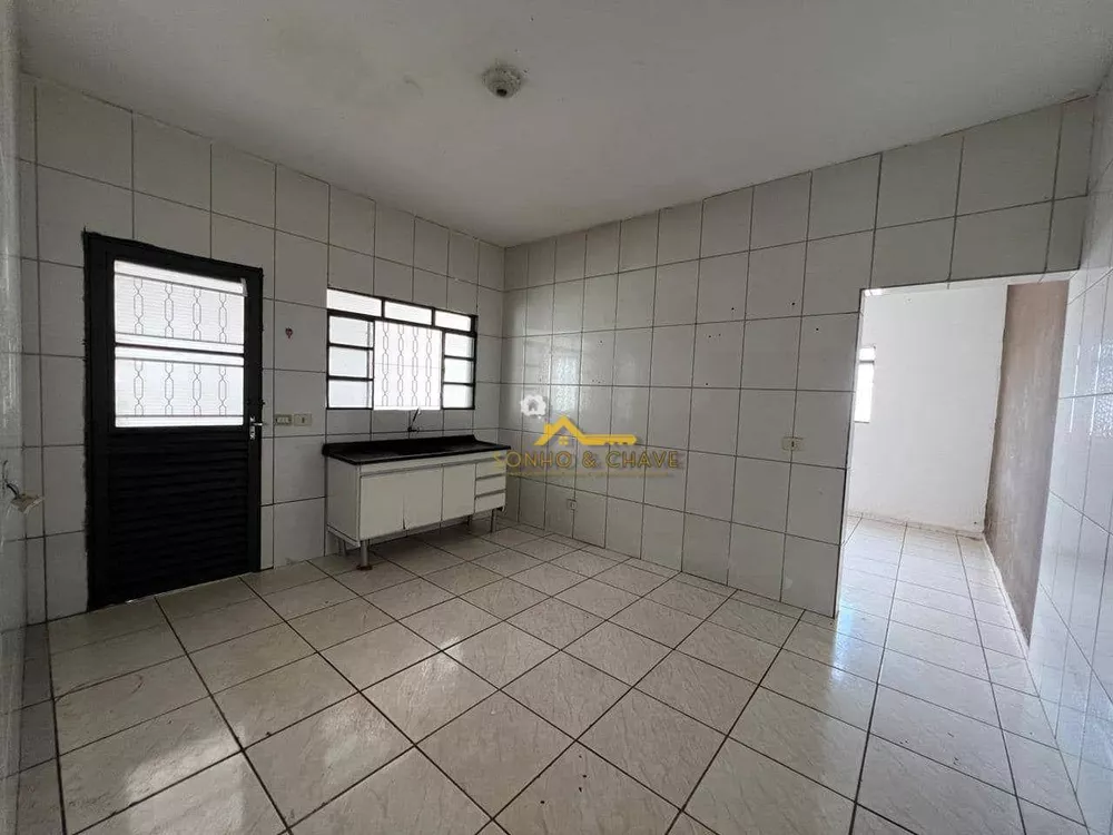 Casa para alugar com 2 quartos, 80m² - Foto 6