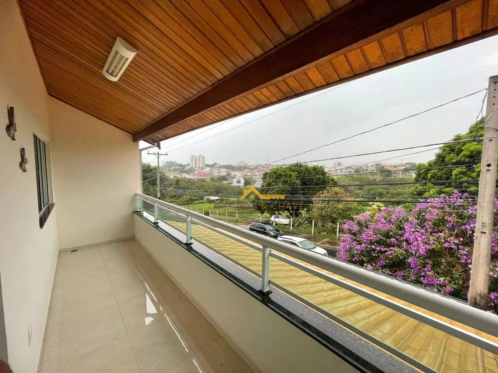 Casa à venda com 3 quartos, 150m² - Foto 1