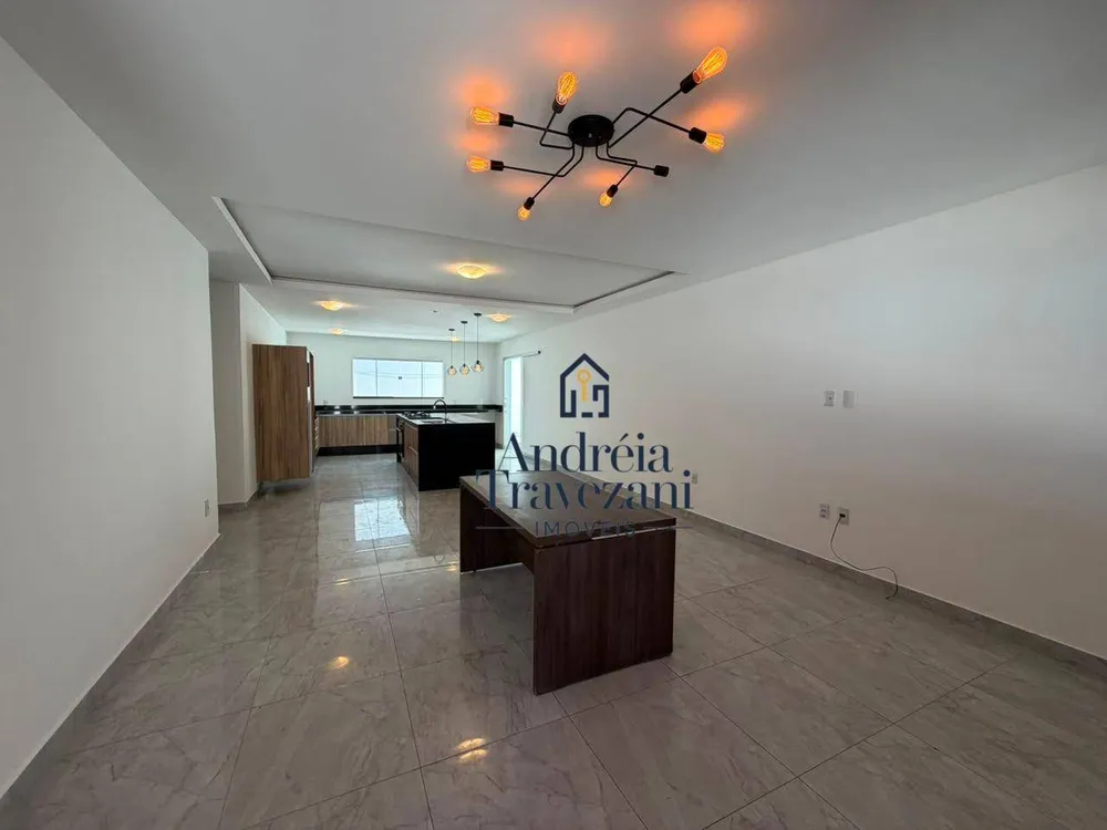Casa, 3 quartos, 200 m² - Foto 2