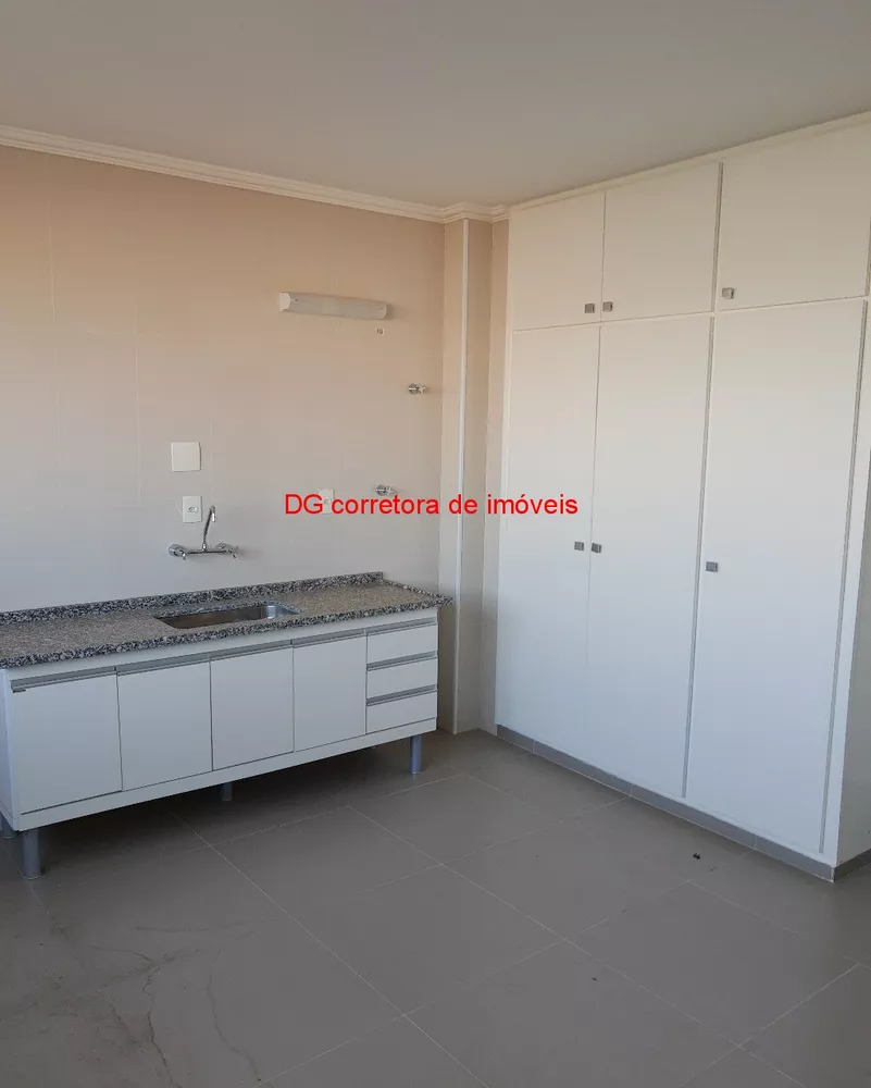 Apartamento à venda com 3 quartos, 150m² - Foto 1