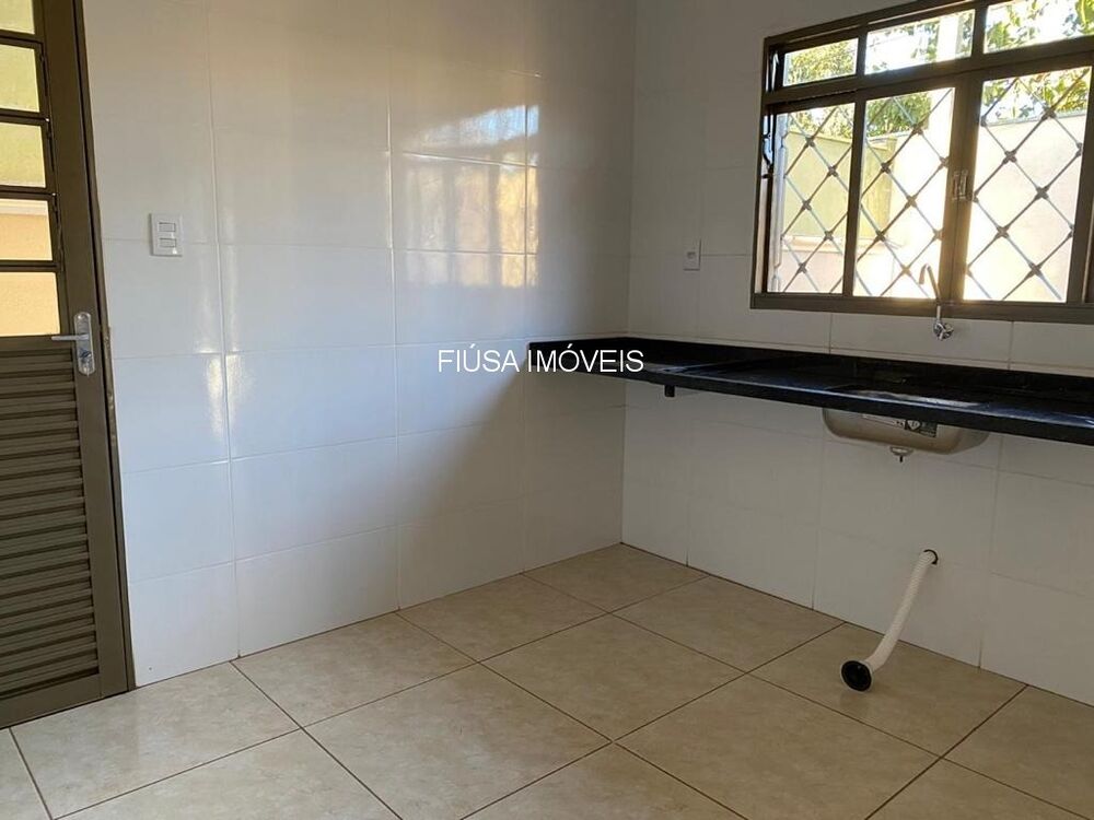 Casa, 2 quartos, 200 m² - Foto 1
