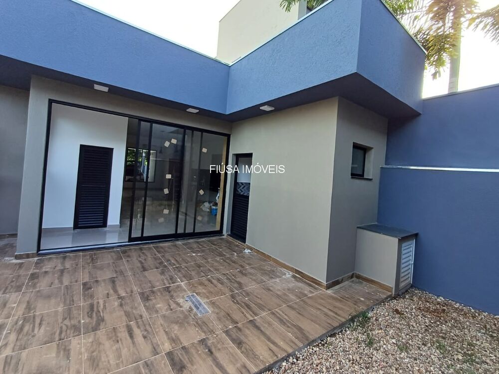 Casa à venda com 3 quartos - Foto 1