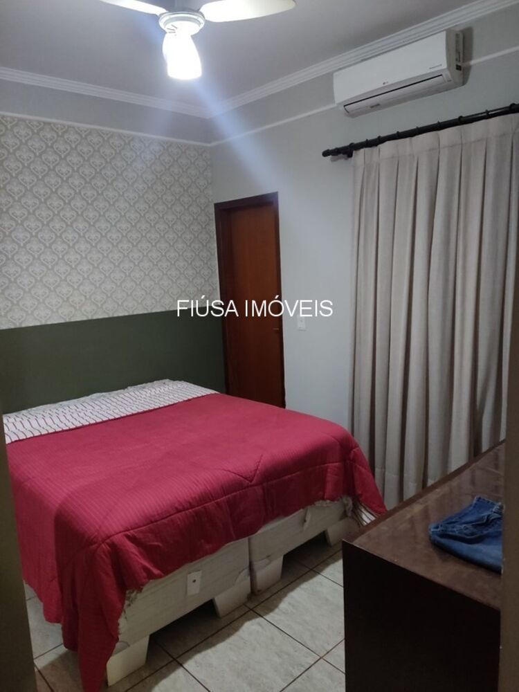 Casa à venda com 3 quartos - Foto 1