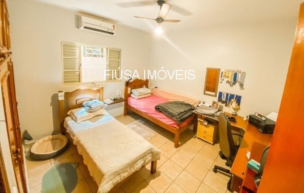Casa, 3 quartos, 250 m² - Foto 2