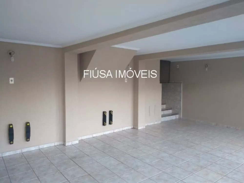 Casa à venda com 3 quartos, 280m² - Foto 2