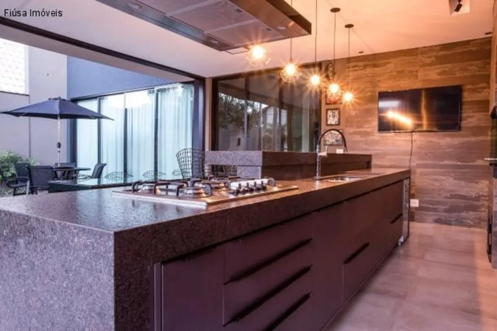 Casa, 3 quartos, 295 m² - Foto 1