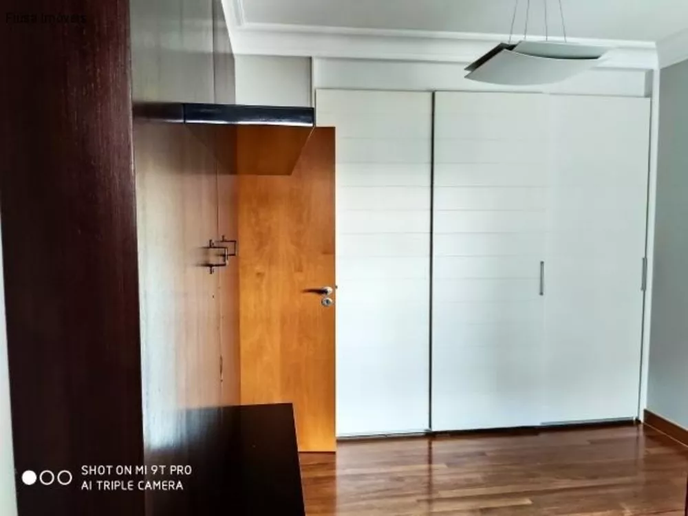 Apartamento à venda com 3 quartos, 240m² - Foto 2