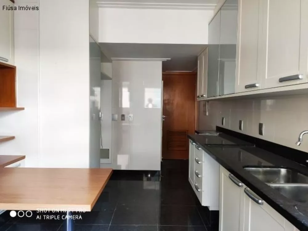 Apartamento à venda com 3 quartos, 240m² - Foto 3