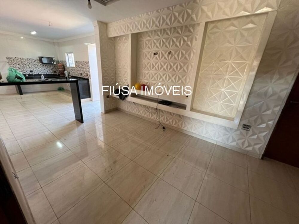 Casa à venda com 3 quartos - Foto 1