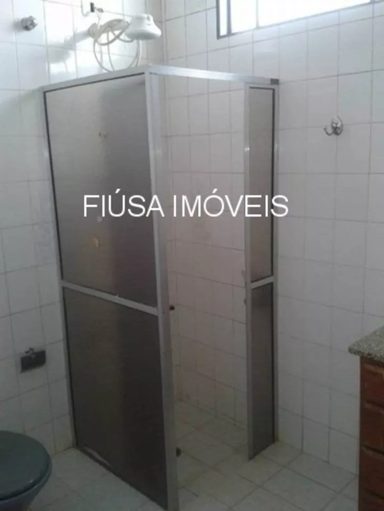 Casa à venda com 4 quartos, 250m² - Foto 3