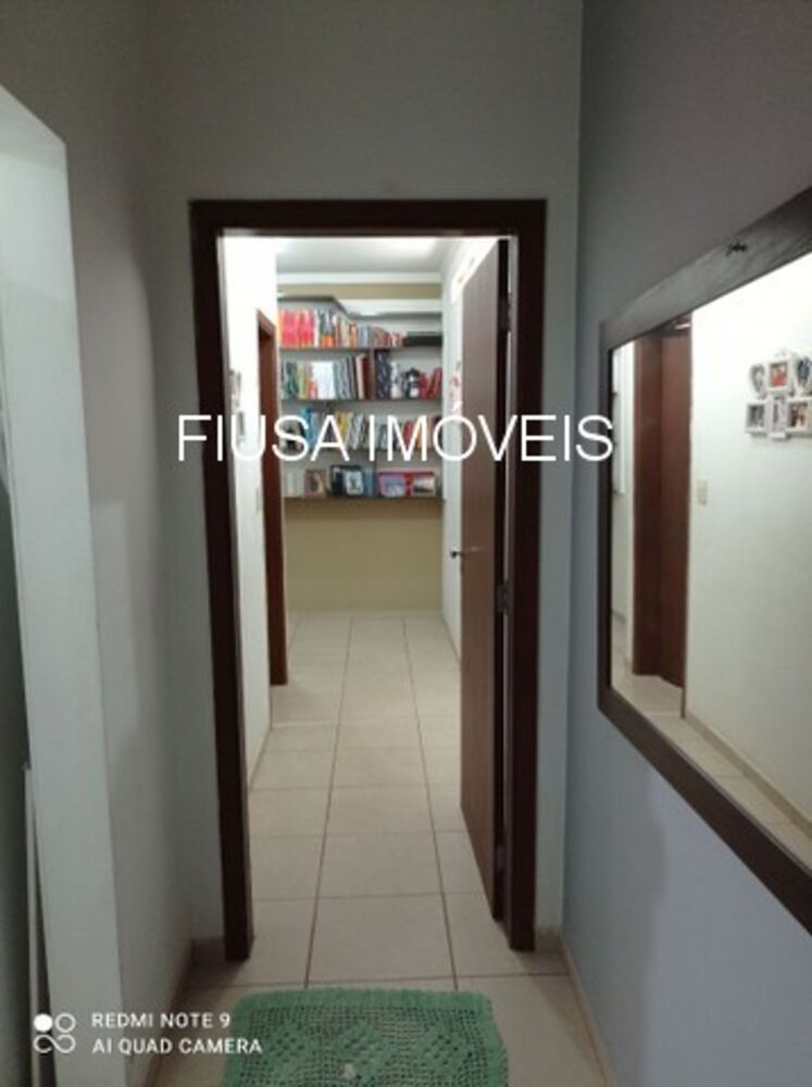 Casa à venda com 4 quartos - Foto 1