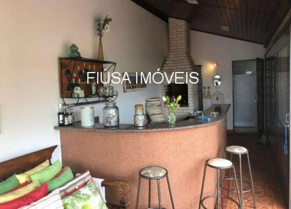 Casa à venda com 4 quartos, 387m² - Foto 1