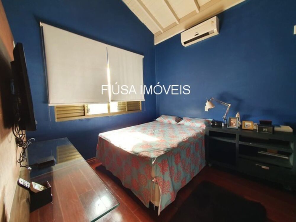 Casa à venda com 5 quartos, 220m² - Foto 4