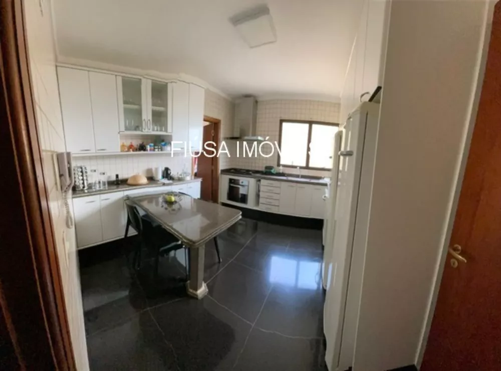 Apartamento à venda com 3 quartos, 180m² - Foto 1