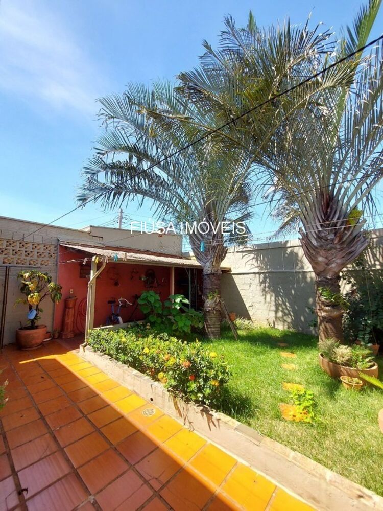 Casa à venda com 4 quartos - Foto 1