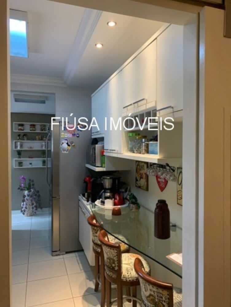 Casa à venda com 2 quartos, 169m² - Foto 1
