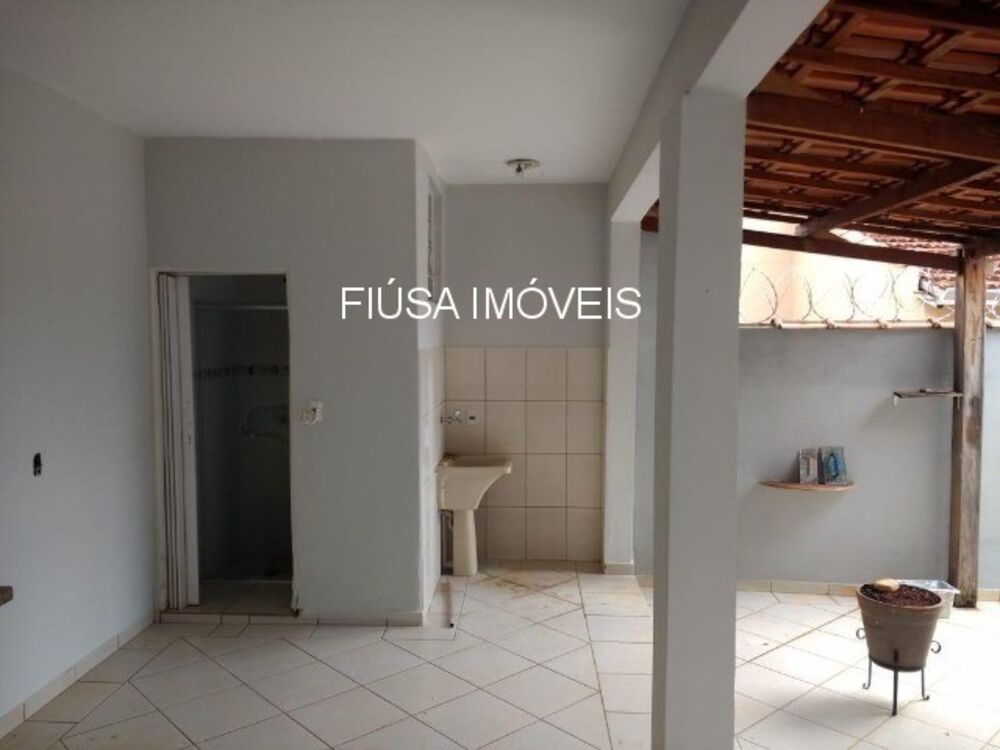 Casa à venda com 3 quartos - Foto 1