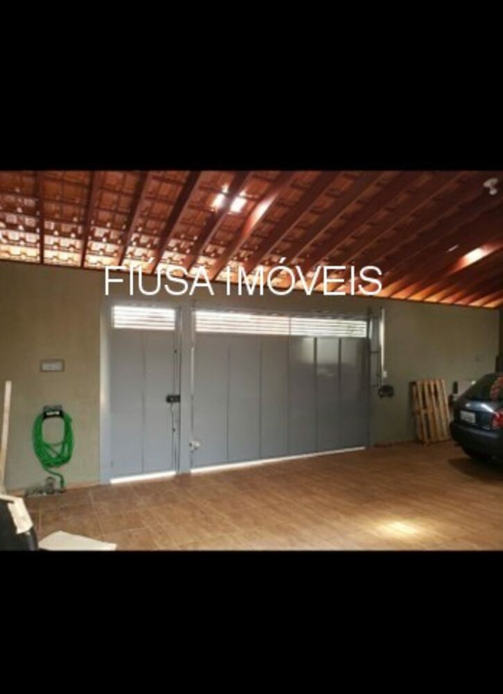 Casa à venda com 3 quartos, 200m² - Foto 1