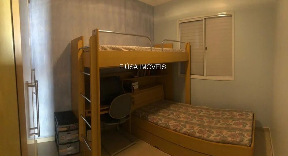 Casa à venda com 3 quartos, 168m² - Foto 1