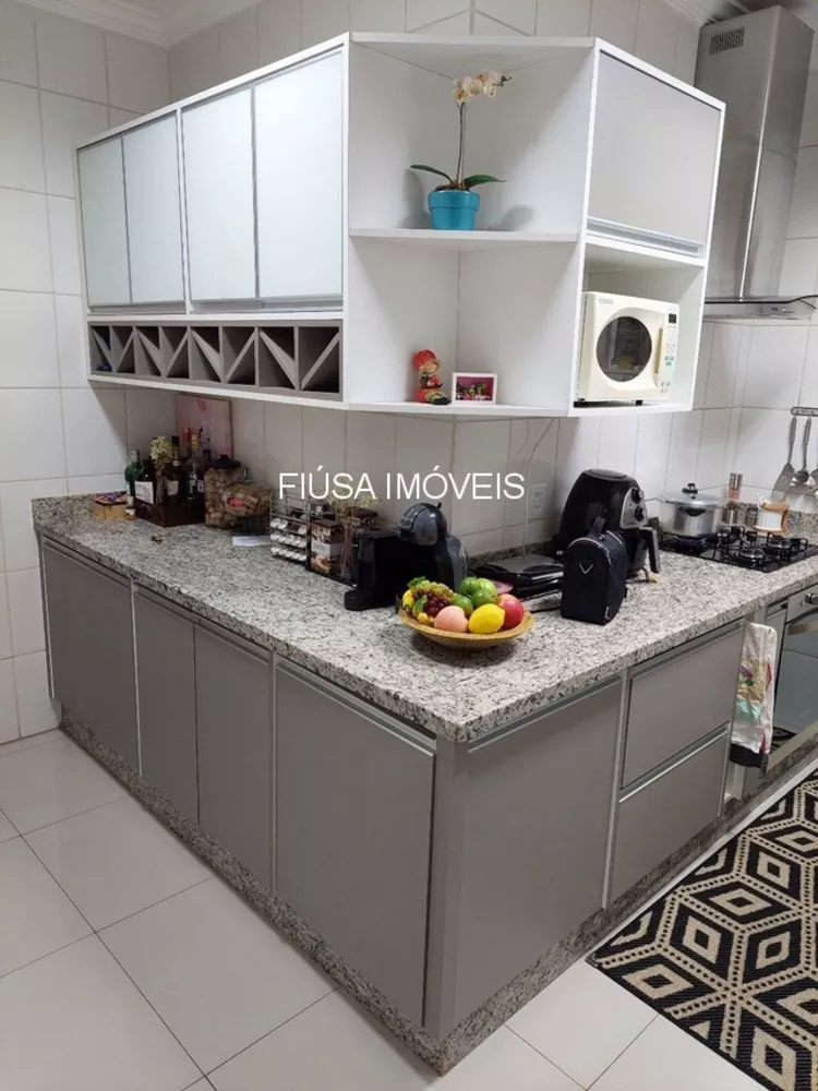 Casa à venda com 3 quartos, 90m² - Foto 1