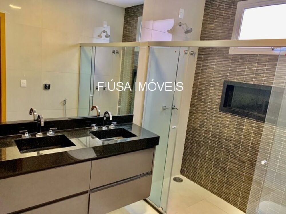 Casa à venda com 3 quartos, 557m² - Foto 1