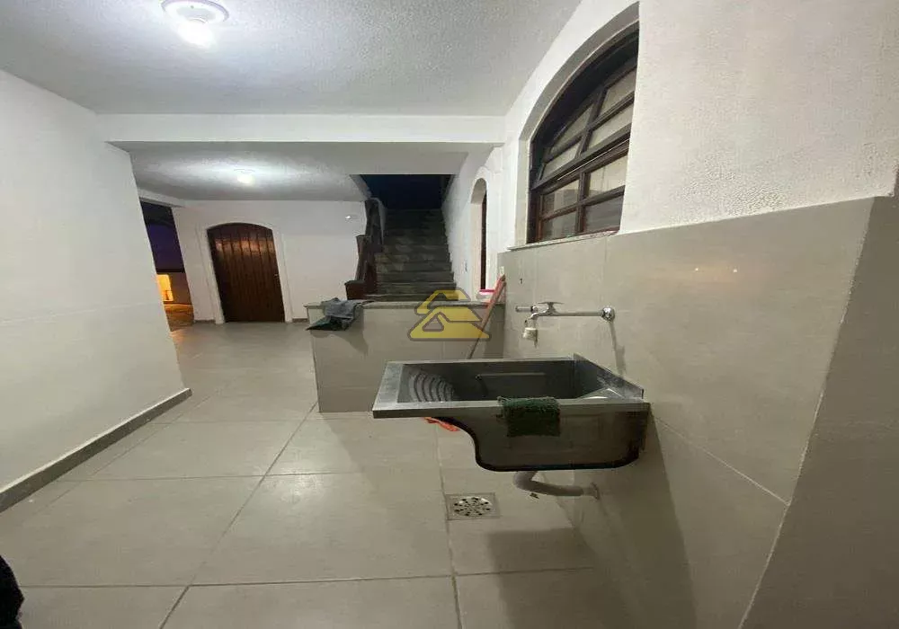 Casa, 5 quartos, 273 m² - Foto 1