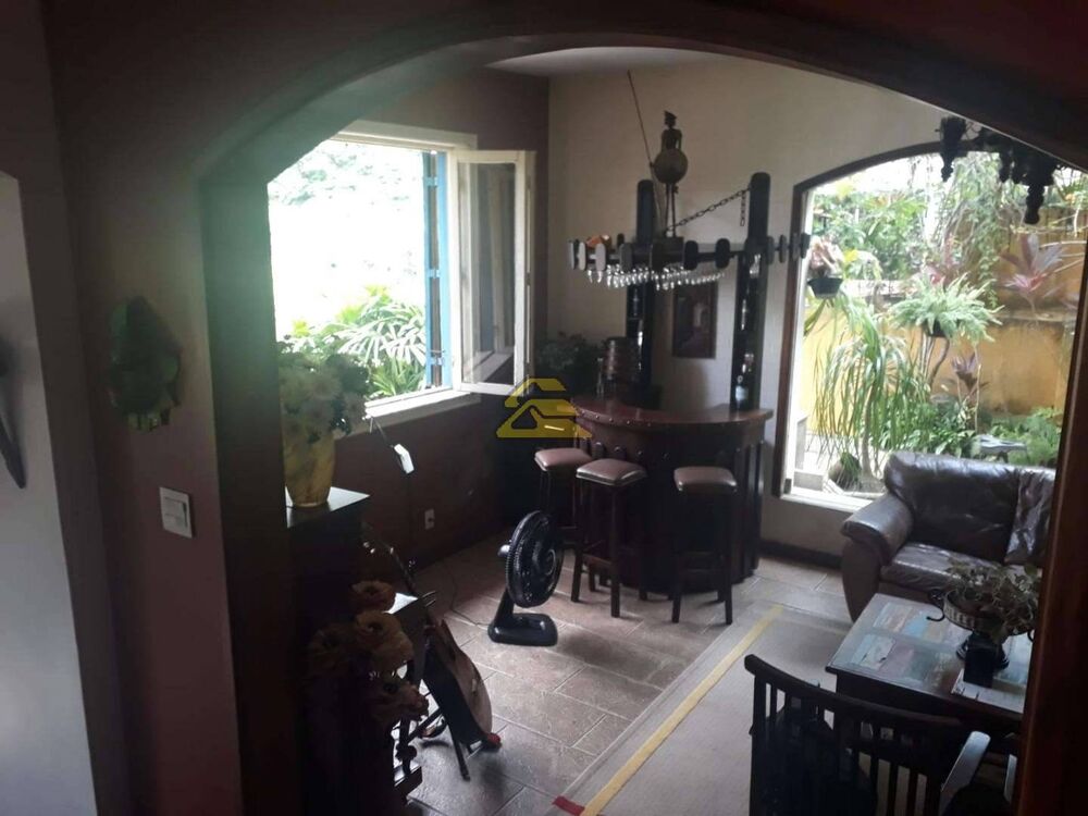 Casa, 4 quartos, 259 m² - Foto 2