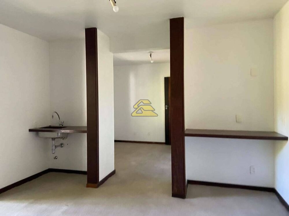 Casa à venda com 3 quartos, 276m² - Foto 7