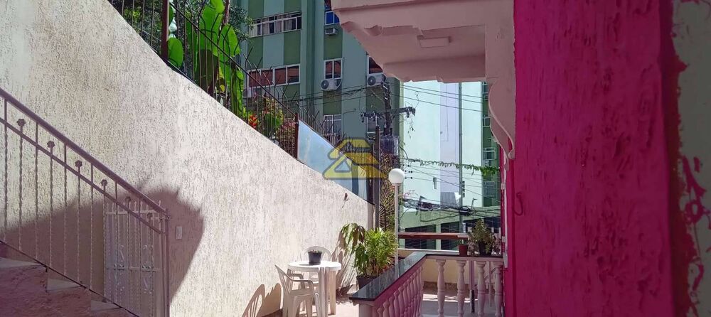 Casa à venda com 3 quartos, 210m² - Foto 4