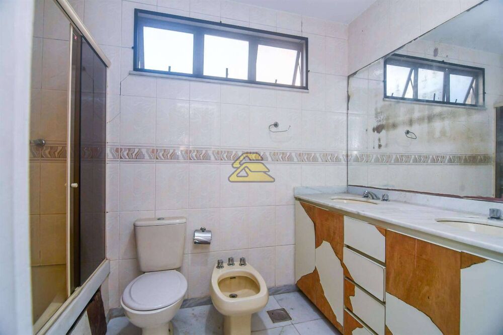 Apartamento à venda com 4 quartos, 226m² - Foto 4