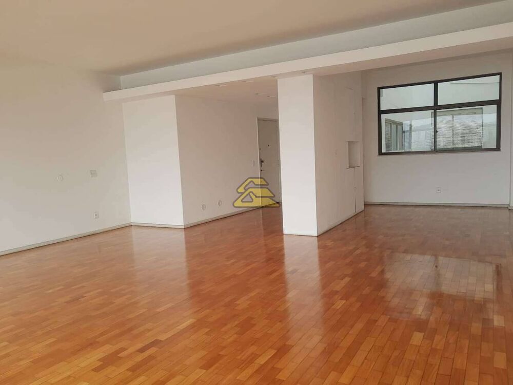 Apartamento à venda com 3 quartos, 206m² - Foto 1
