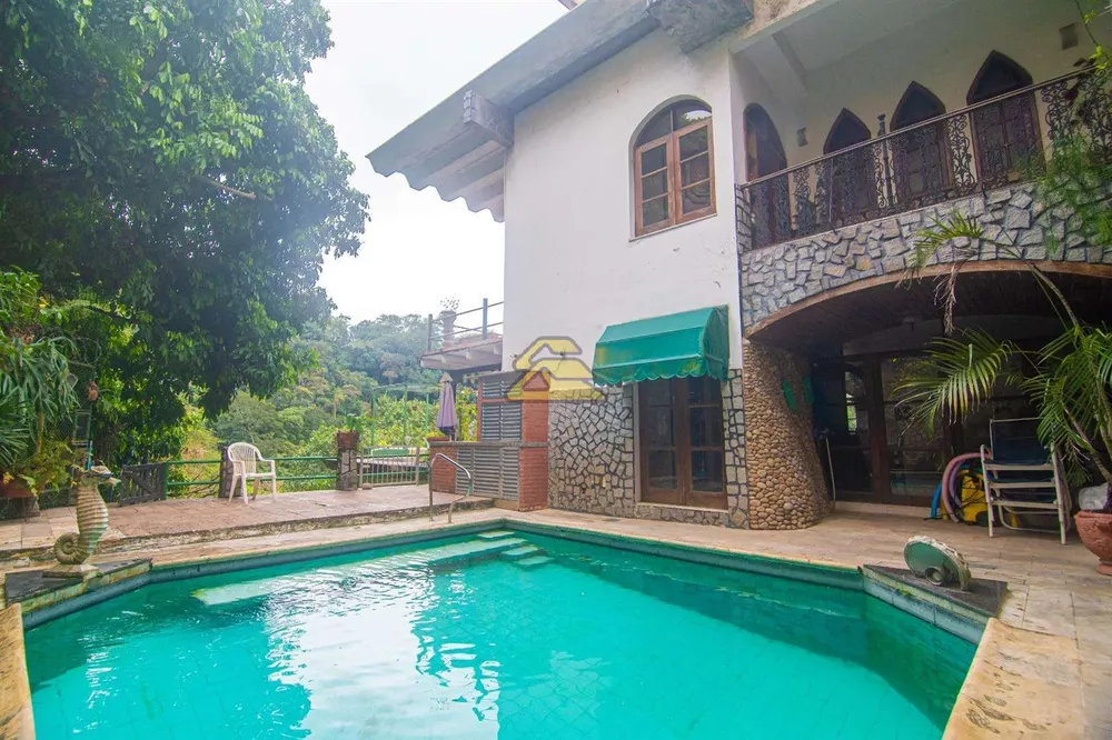 Casa, 4 quartos, 298 m² - Foto 1