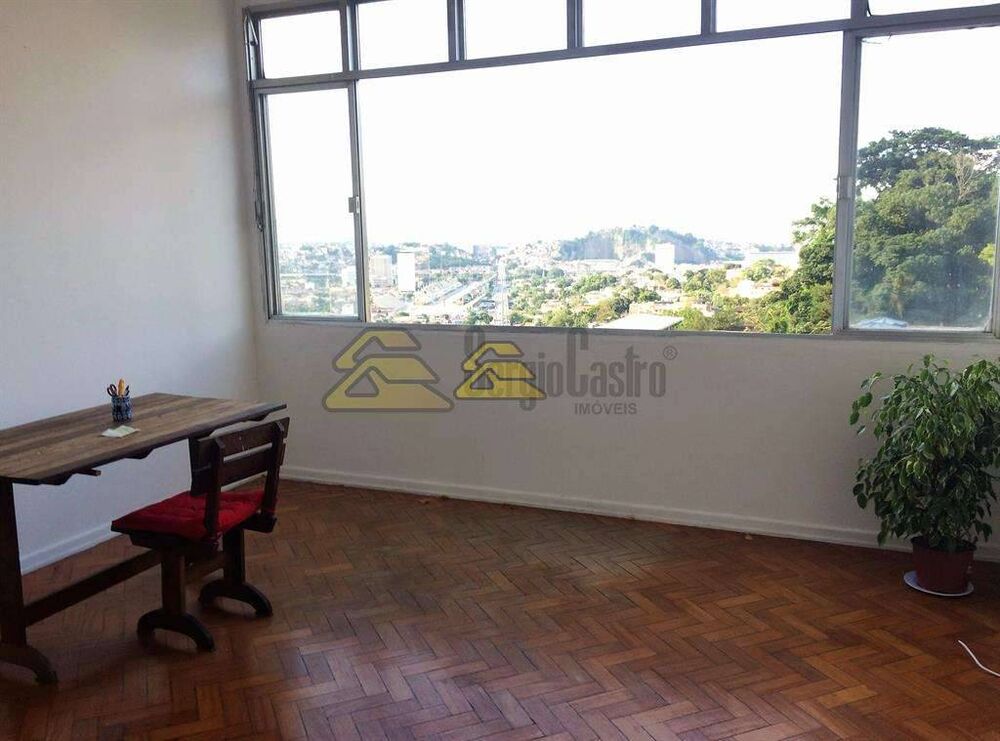 Apartamento à venda com 2 quartos, 62m² - Foto 2
