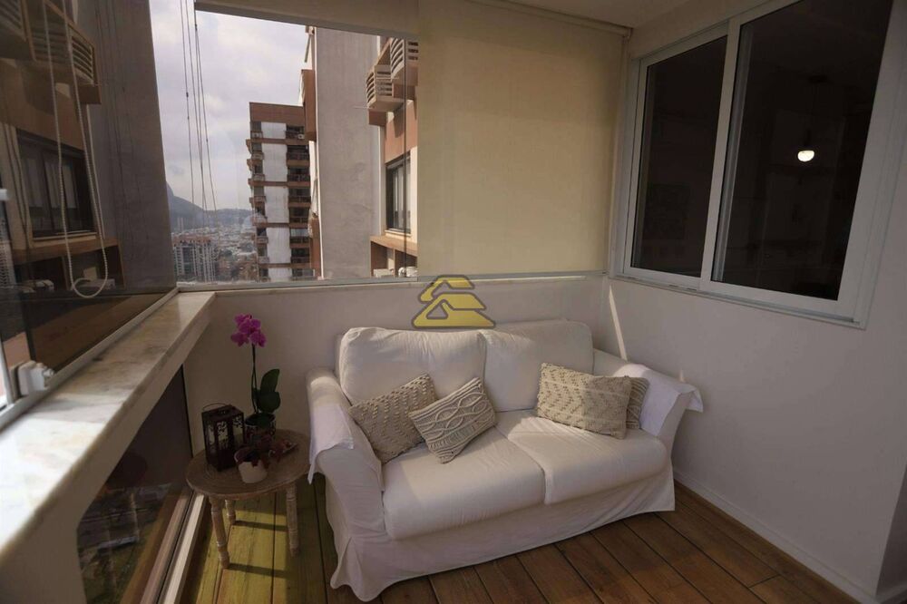 Apartamento à venda com 3 quartos, 127m² - Foto 2