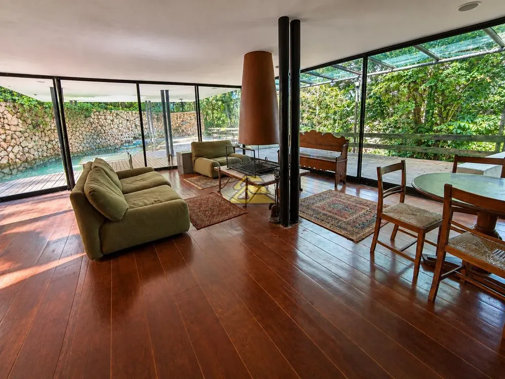 Casa, 6 quartos, 1503 m² - Foto 1
